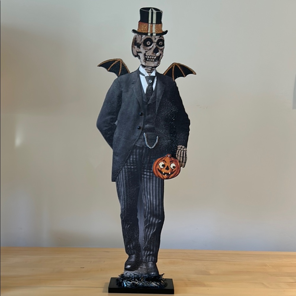Skeleton Head Hallowy Standee